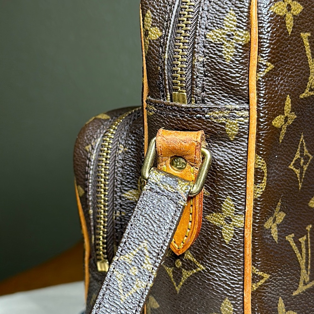 LOUIS VUITTON Monogram Amazone Crossbody - Picture 12 of 16